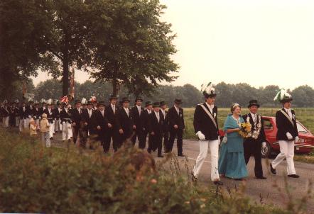 1979_Büren 1.jpg - Auch die St. Hubertus-Schützengilde Büren hatte 1979 Jubiläum, wo die Harwicker stark vertreten waren.